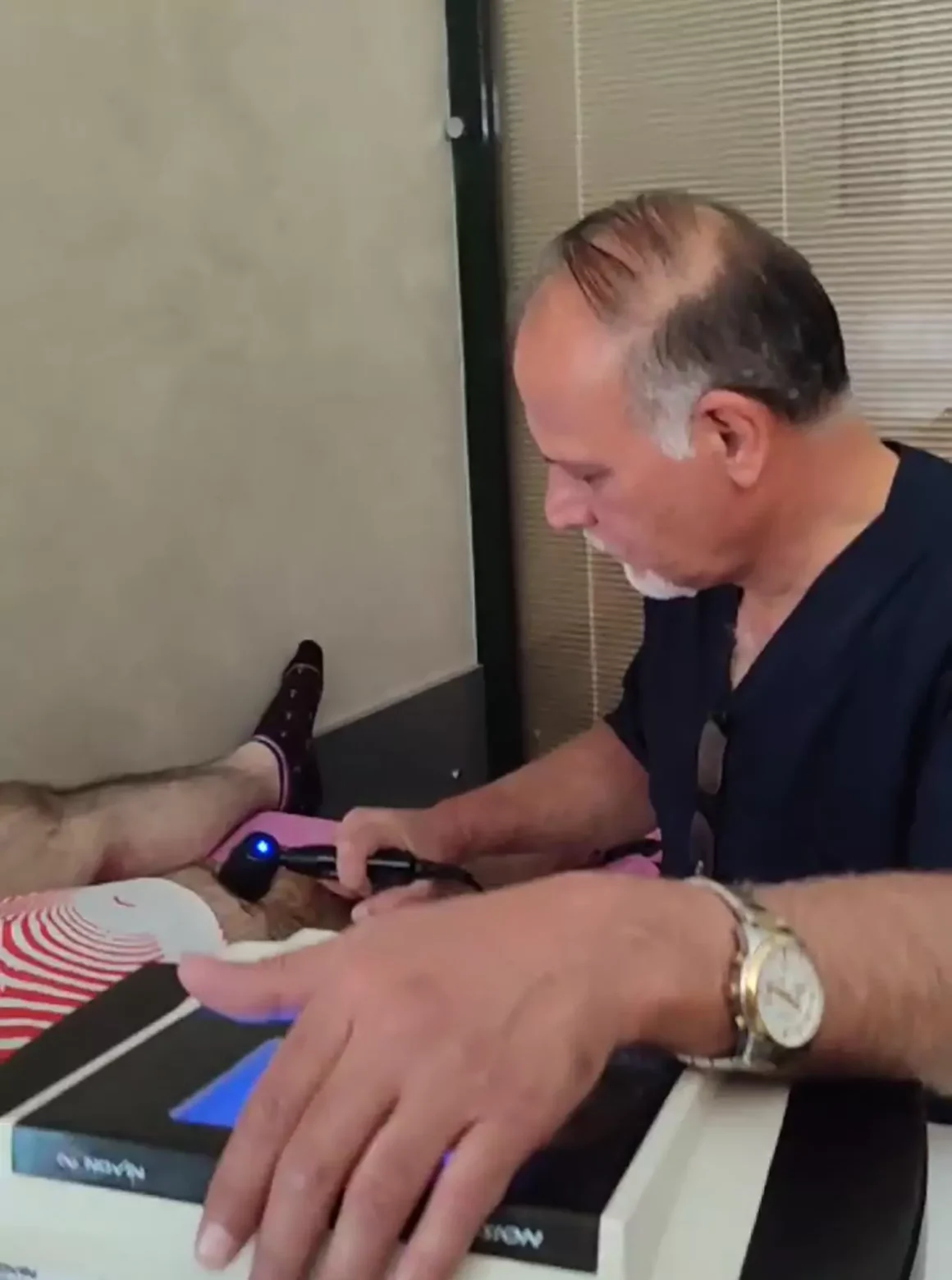 لیزر-تراپی-آرتروز-زانو-شمال-تهران